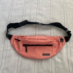 Maxtop NWOT unisex crossbody fanny style pack in coral.
